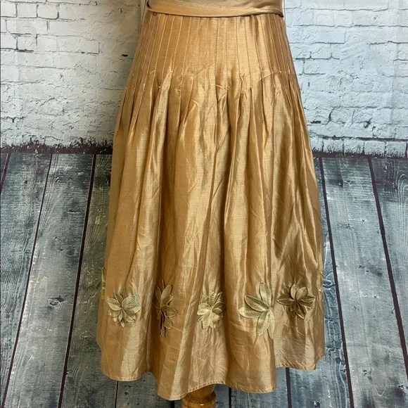 Kay Unger Gold Cap Sleeve Fit And Flare Silk Dress With Floral Hem Detail Size 8 - Picture 13 of 14